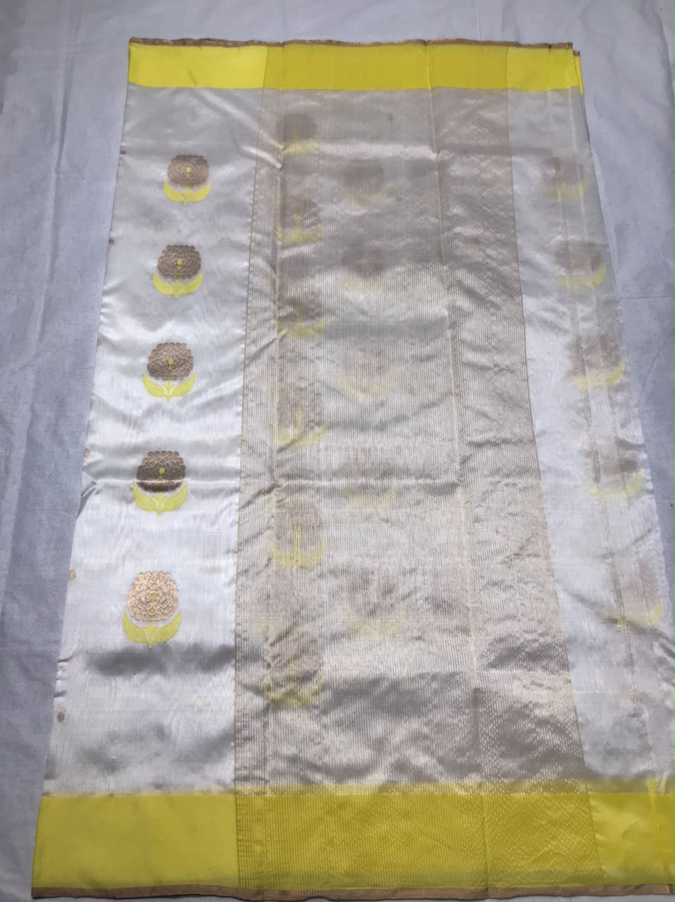 Celebrity-Inspired Royal Chanderi Handloom Pattu Silk Saree with Exquisite Meenakari Buttas & Zari Pallu