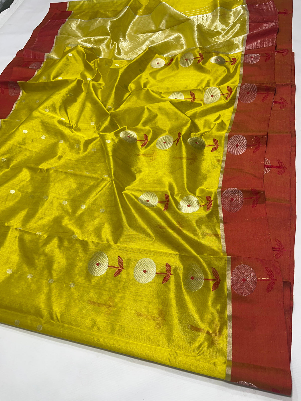Chanderi Handloom Pattu Silk Saree – Meenakari Butta Border & Zari Striped Pallu