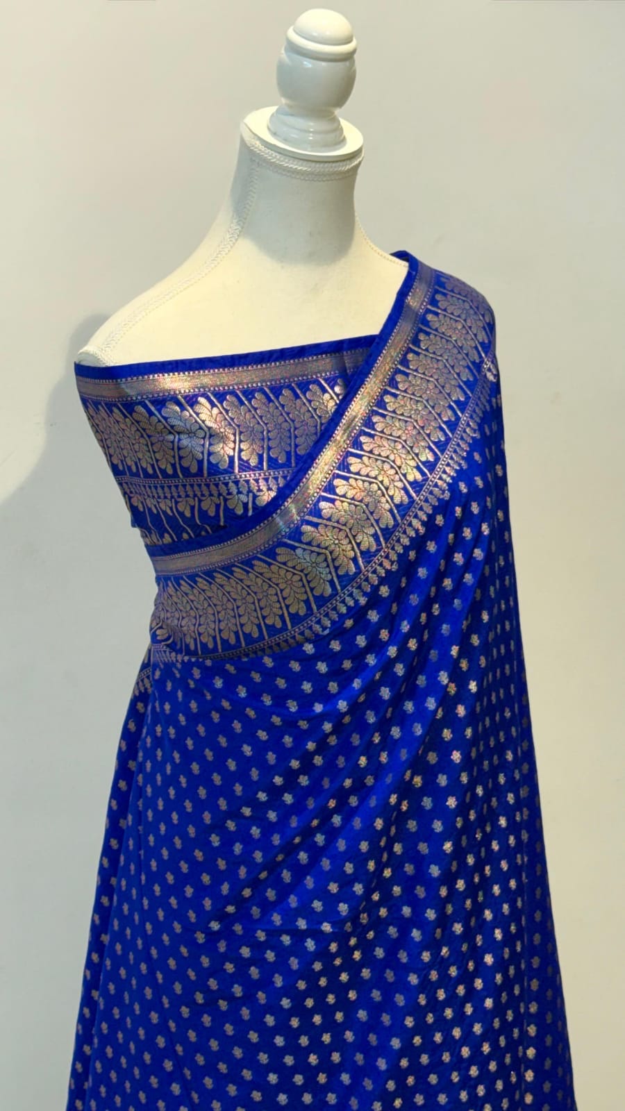 Banarasi Chiniya Katan Silk Saree – Timeless Elegance with Exquisite Booti Weaving