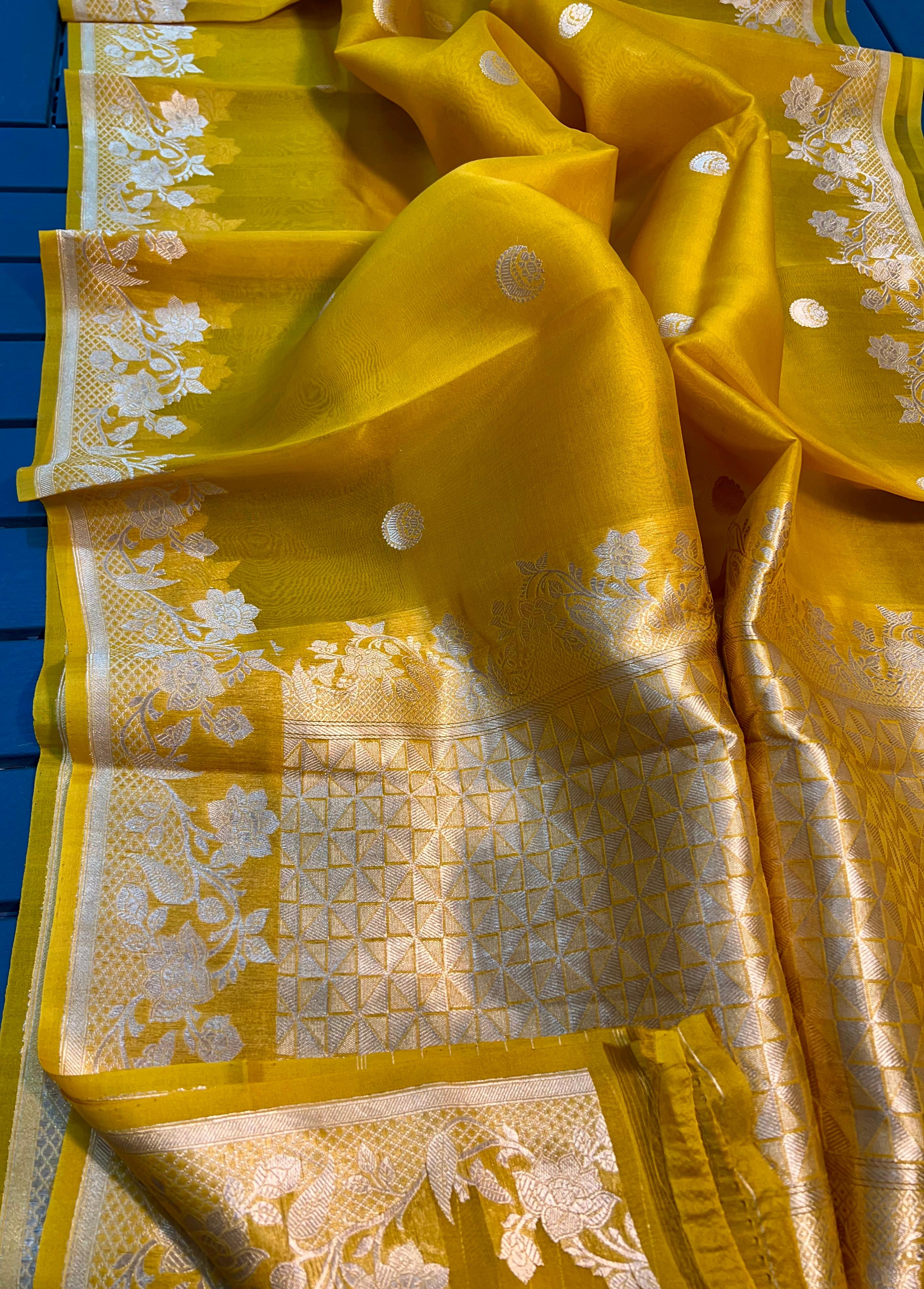 Beautiful Banaras Handloom Pure Kora Silk Kadhuwa Woven Saree