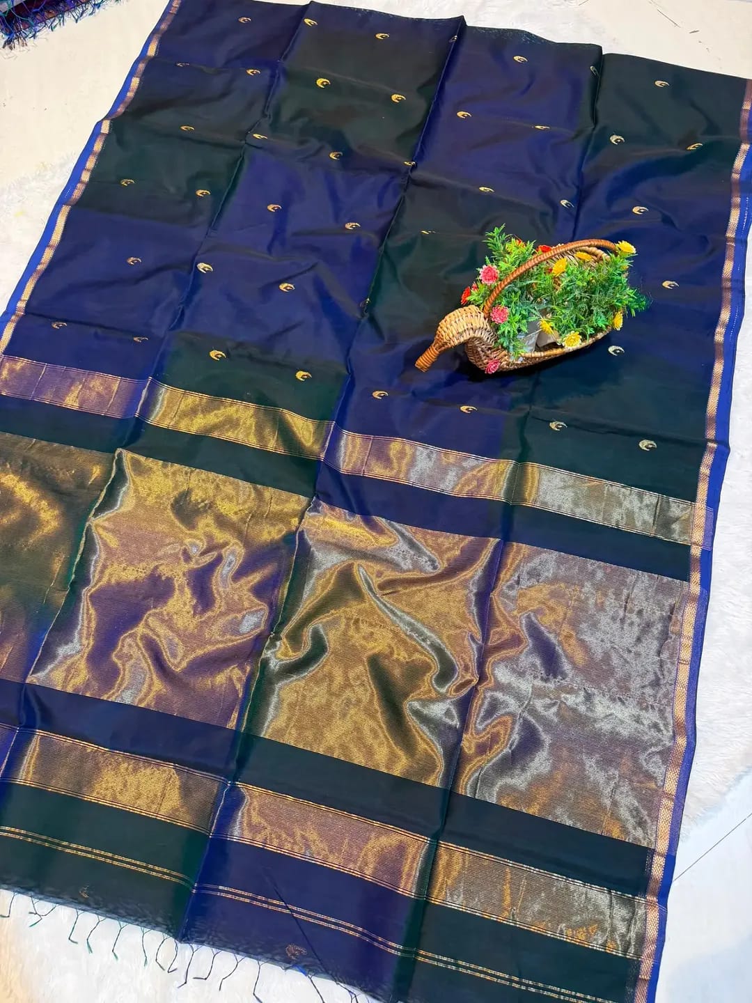 Maheshwari Handloom Silk Cotton Saree with Golden Zari Border