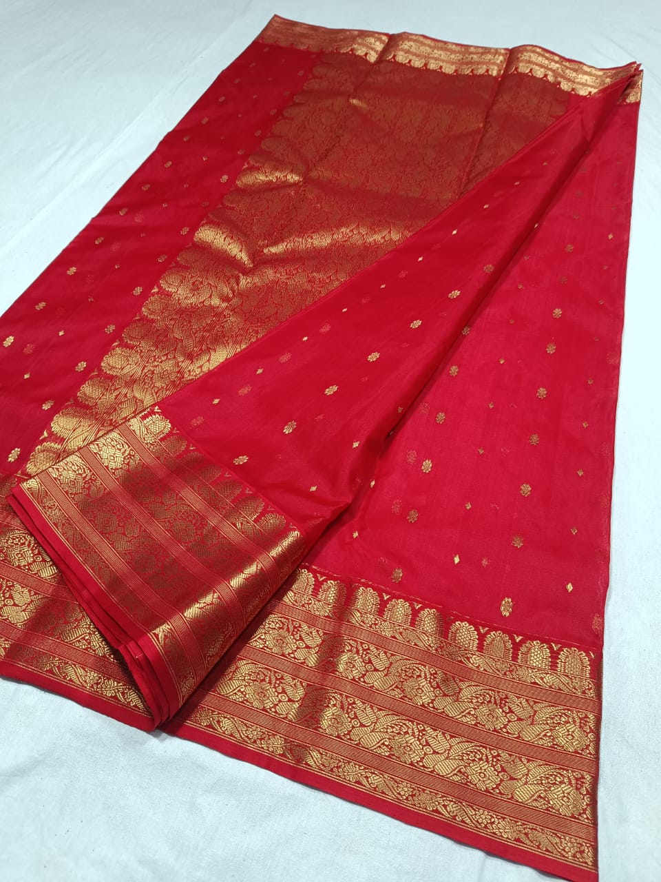 Chanderi Handloom Katan Silk Saree – Ghani Butta, Traditional Nakshi Border & Taraz Pallu