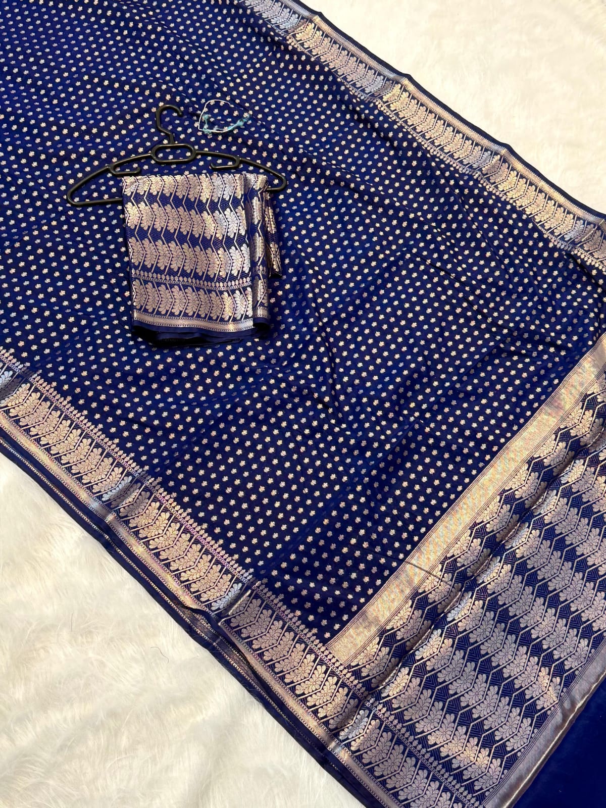 Banarasi Chiniya Katan Silk Saree – Timeless Elegance with Exquisite Booti Weaving