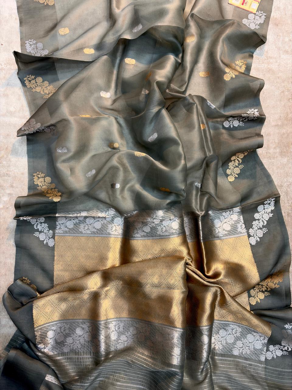 Banarasi Pure Kora Silk Handloom Kadhuwa Woven Sarees