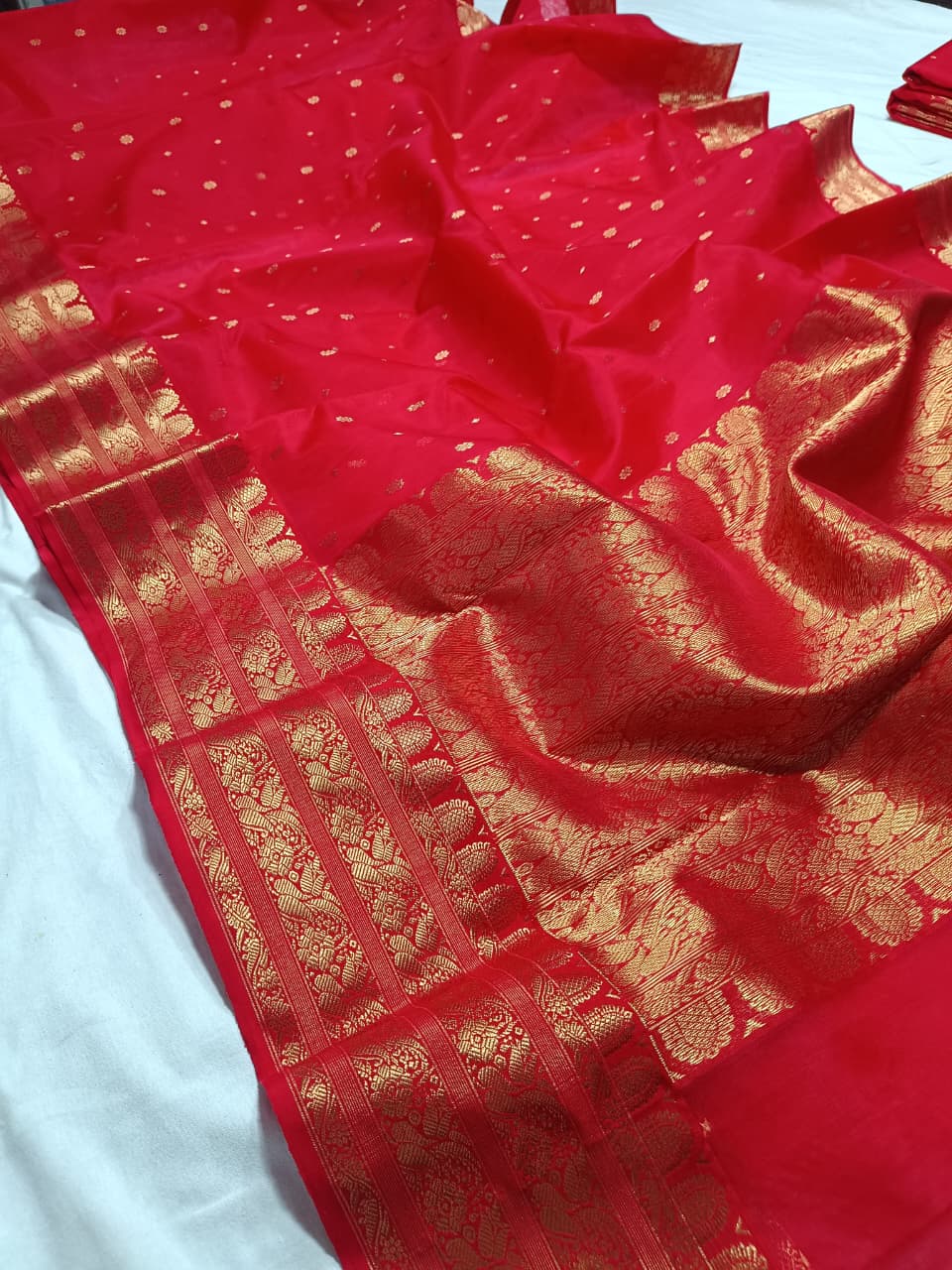 Chanderi Handloom Katan Silk Saree – Ghani Butta, Traditional Nakshi Border & Taraz Pallu