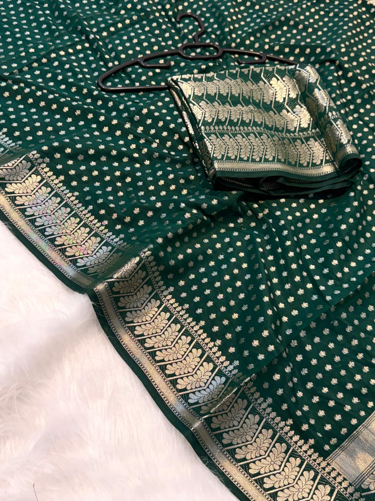 Banarasi Chiniya Katan Silk Saree – Timeless Elegance with Exquisite Booti Weaving