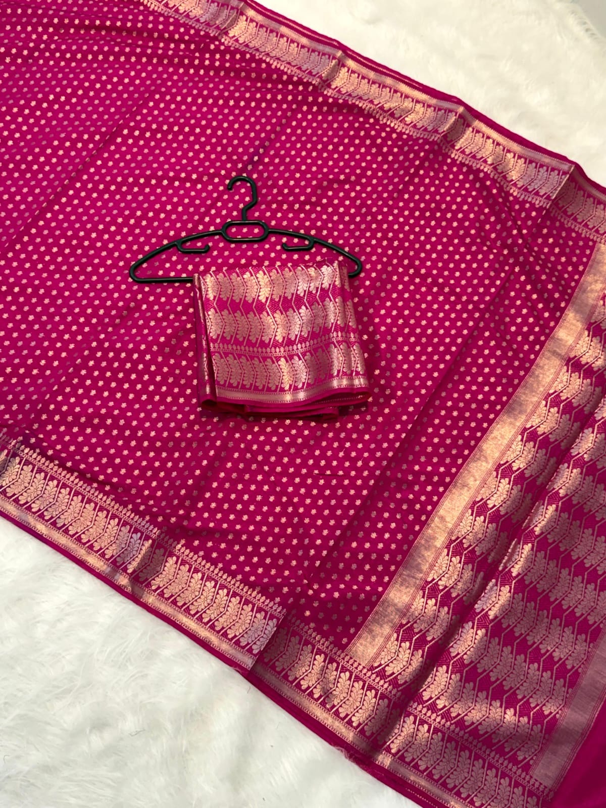 Banarasi Chiniya Katan Silk Saree – Timeless Elegance with Exquisite Booti Weaving
