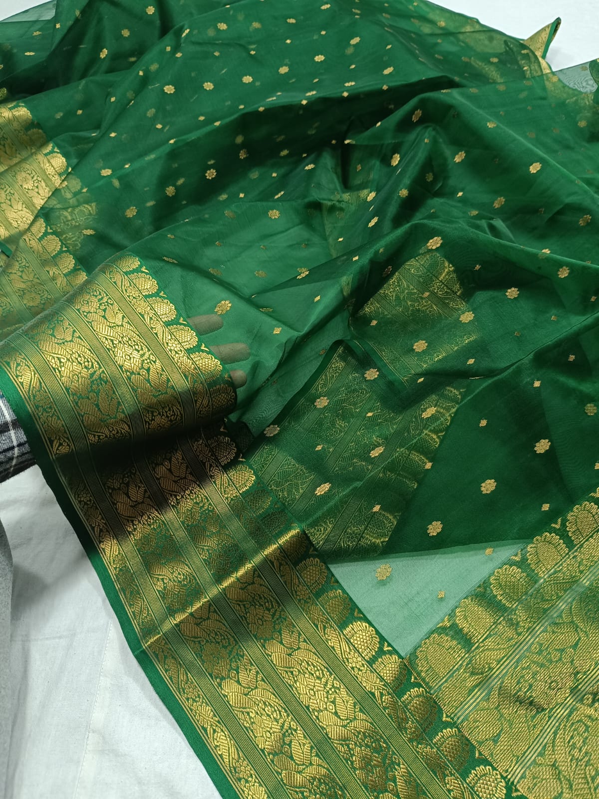 Chanderi Handloom Katan Silk Saree – Ghani Butta, Traditional Nakshi Border & Taraz Pallu