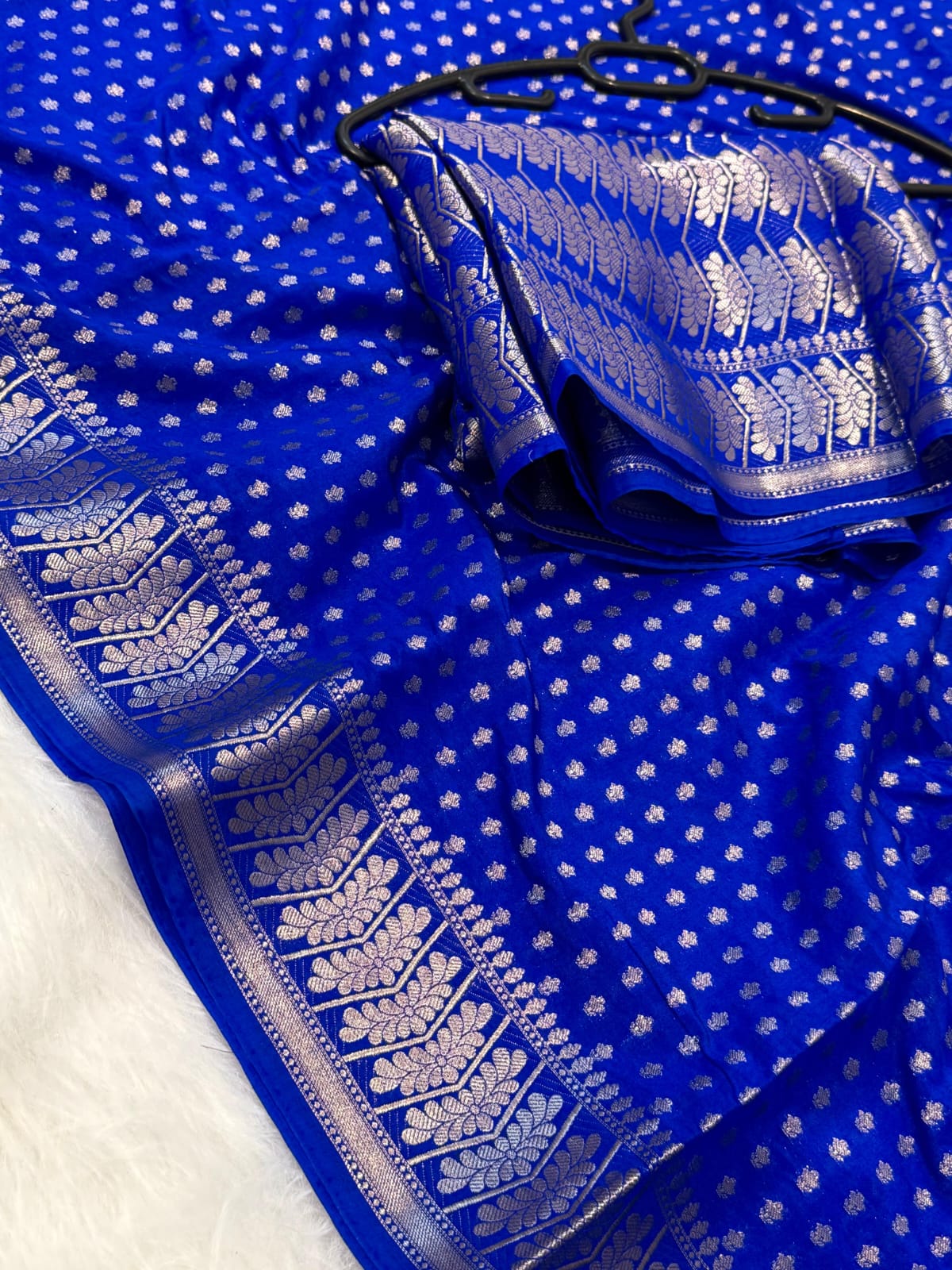 Banarasi Chiniya Katan Silk Saree – Timeless Elegance with Exquisite Booti Weaving