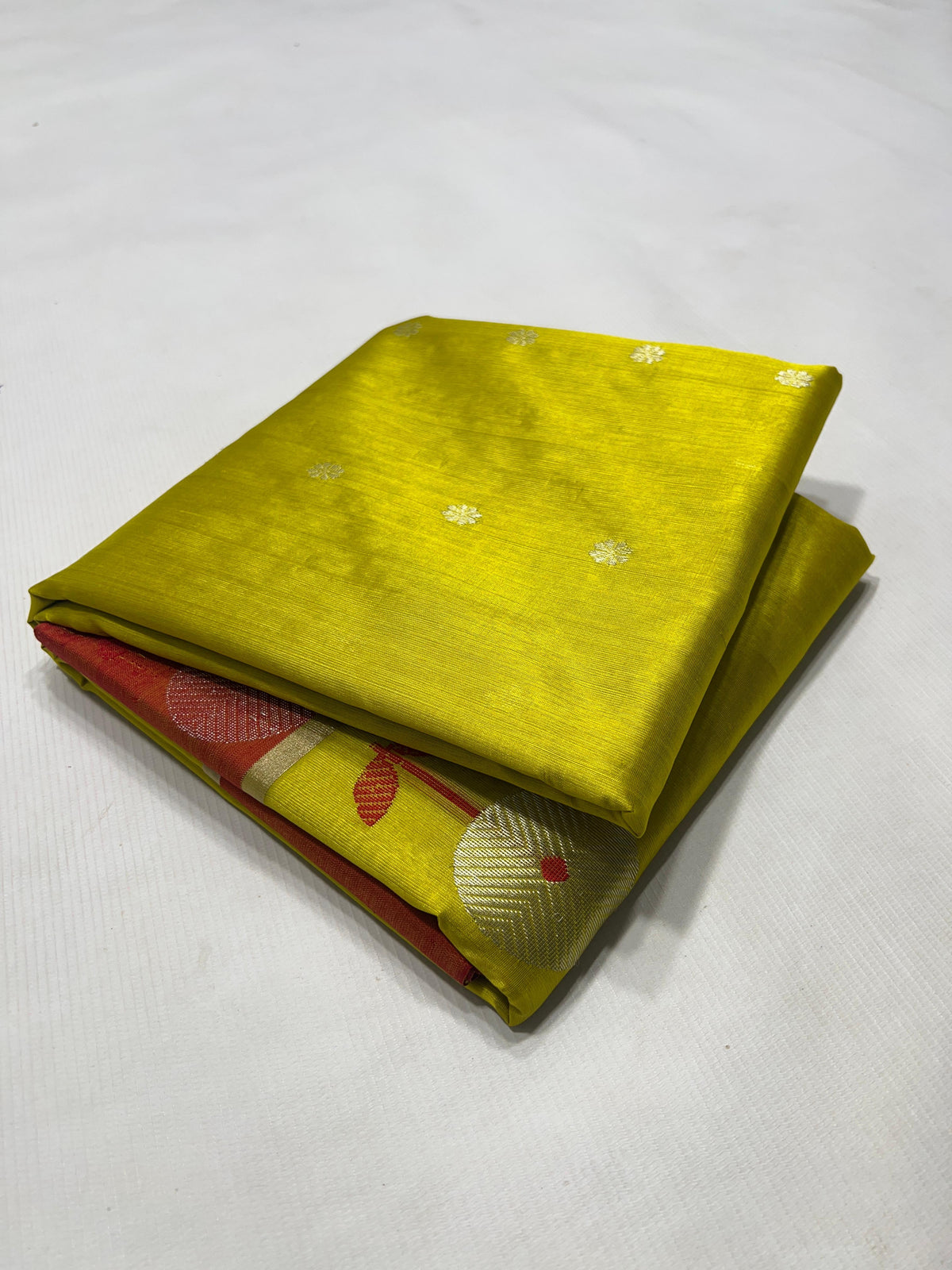 Chanderi Handloom Pattu Silk Saree – Meenakari Butta Border & Zari Striped Pallu