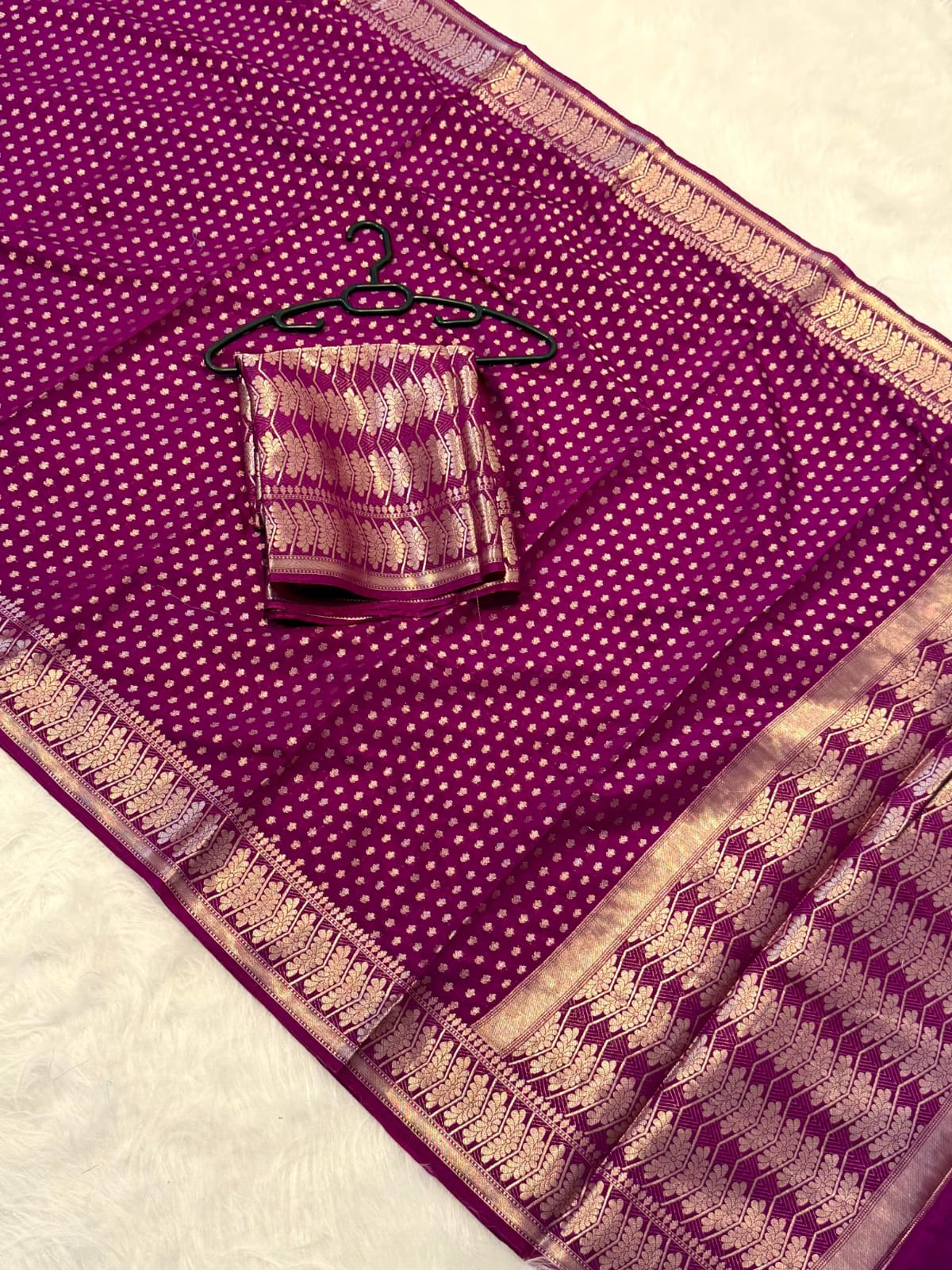 Banarasi Chiniya Katan Silk Saree – Timeless Elegance with Exquisite Booti Weaving