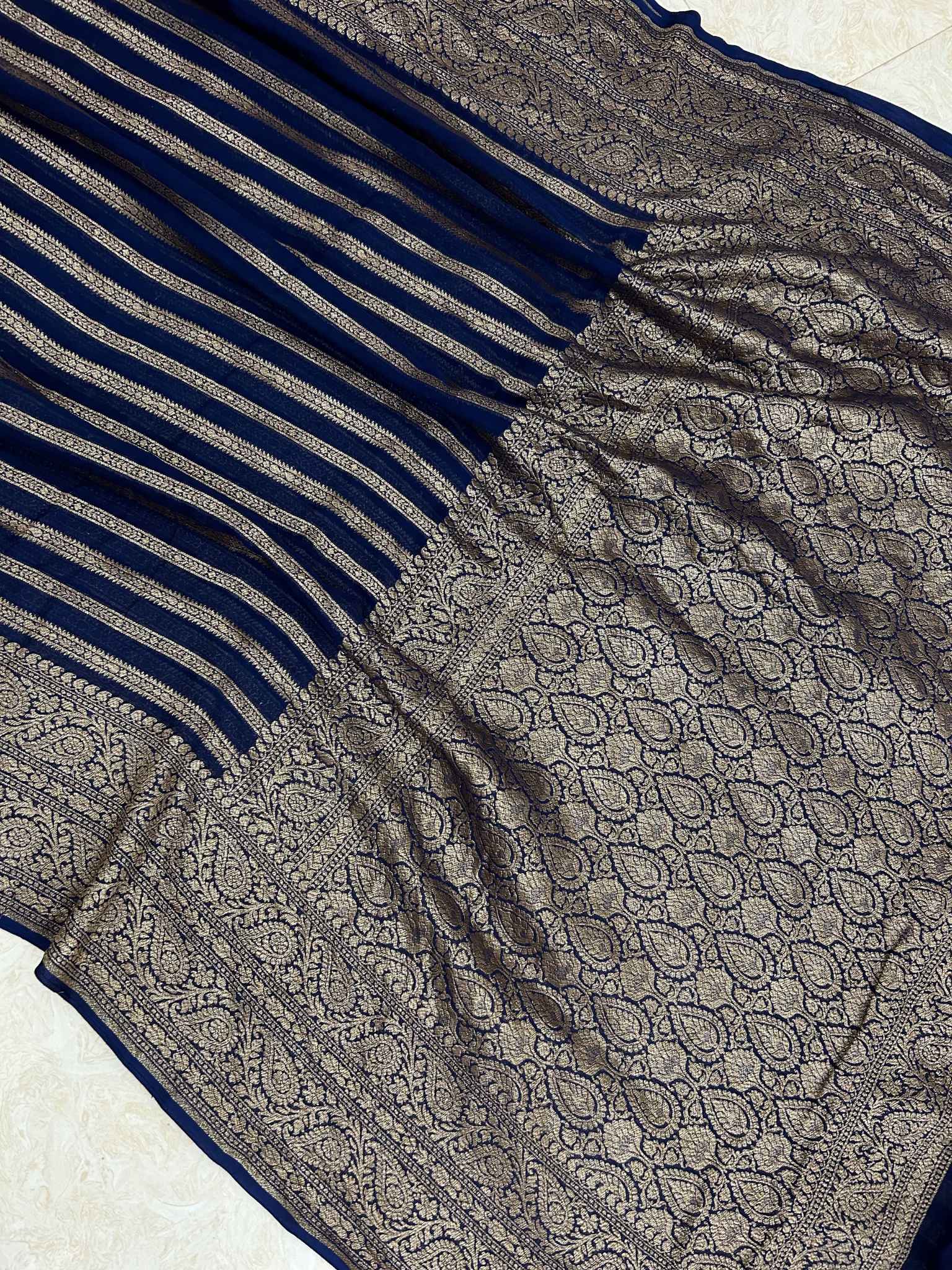 Pure Handloom Banarasi Kaddi Georgette Saree with Elegant Zari Weaving