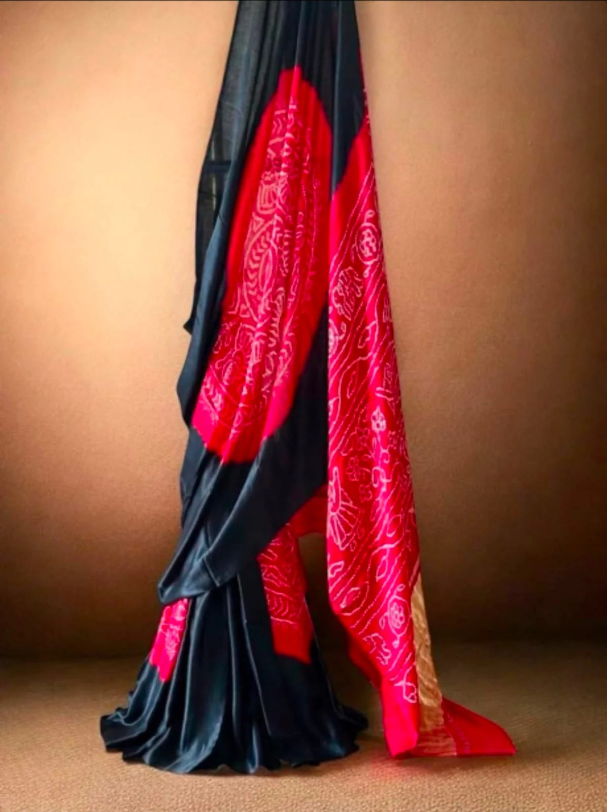 Deep Red Drama – Rai Bandhej & Rasmandal Masterpiece