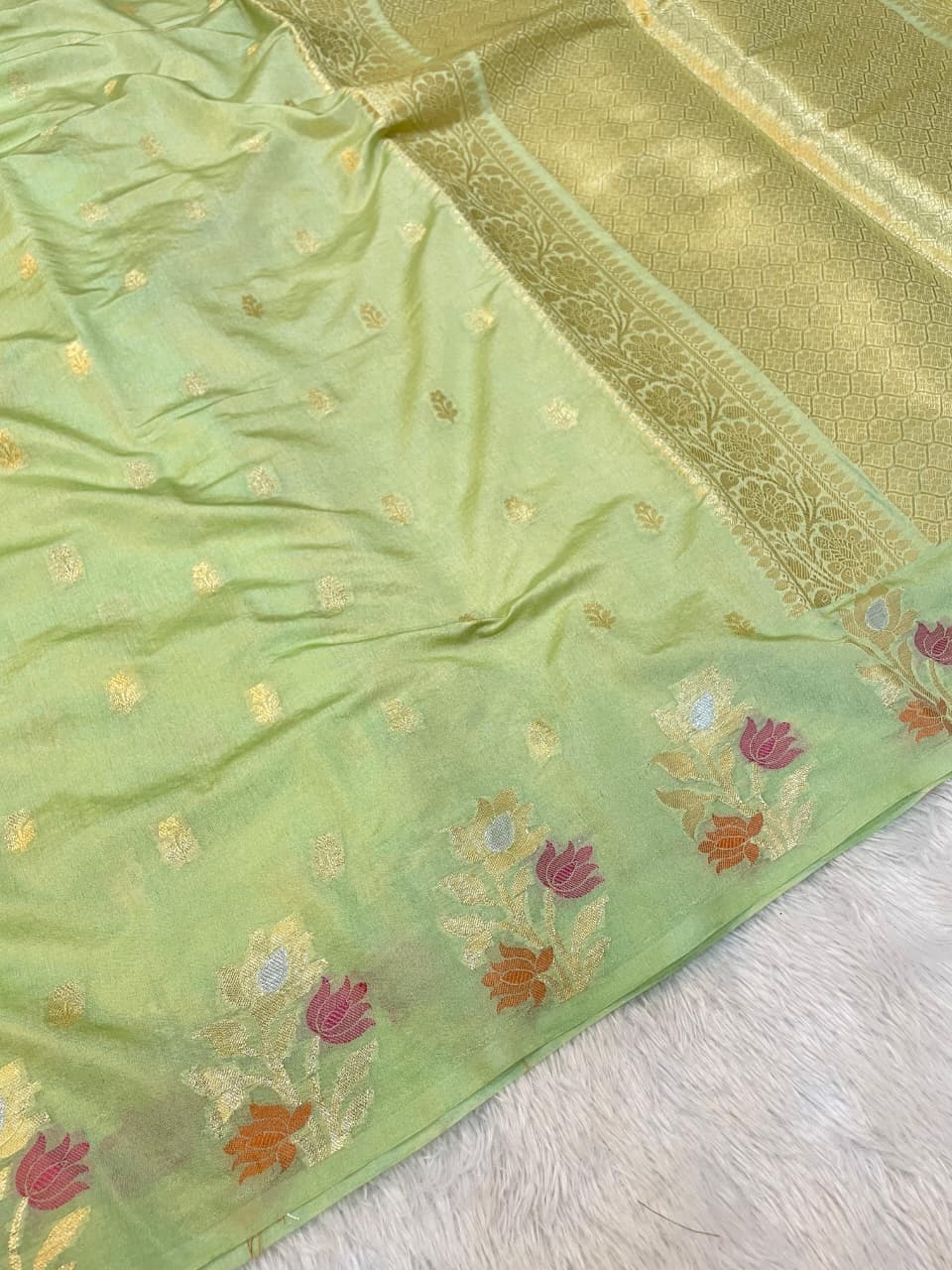 Banarasi exclusive Dyeble RAW MANGO Silk Saree