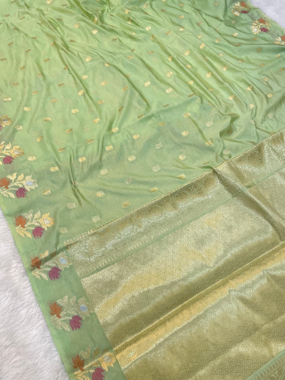 Banarasi exclusive Dyeble RAW MANGO Silk Saree