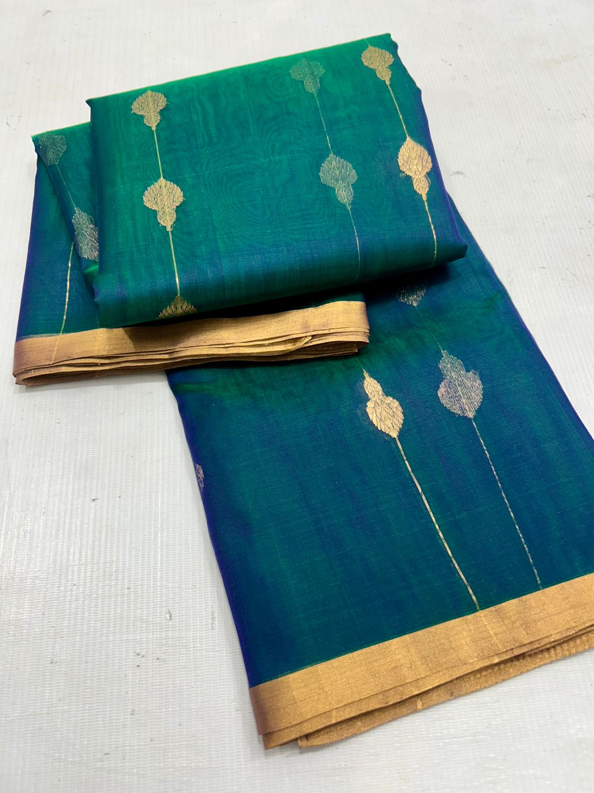 Chanderi Handloom Katan Silk All Over Butte Small Border And Zari Strip Palla Saree