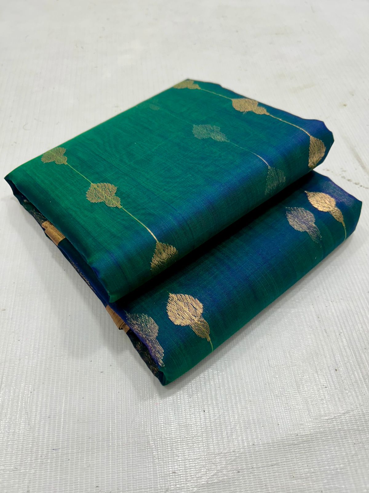 Chanderi Handloom Katan Silk All Over Butte Small Border And Zari Strip Palla Saree