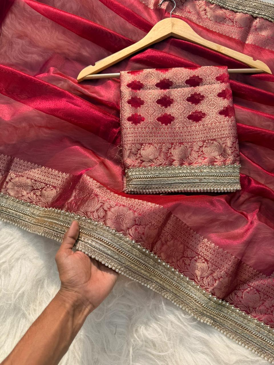 BEAUTIFUL BANARASI GLASS TISSUE SILK SOFT WOVEN LACE WORK SAREE