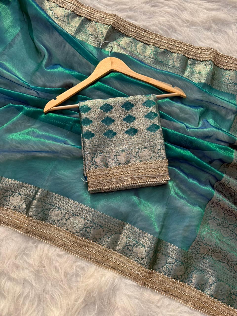 BEAUTIFUL BANARASI GLASS TISSUE SILK SOFT WOVEN LACE WORK SAREE