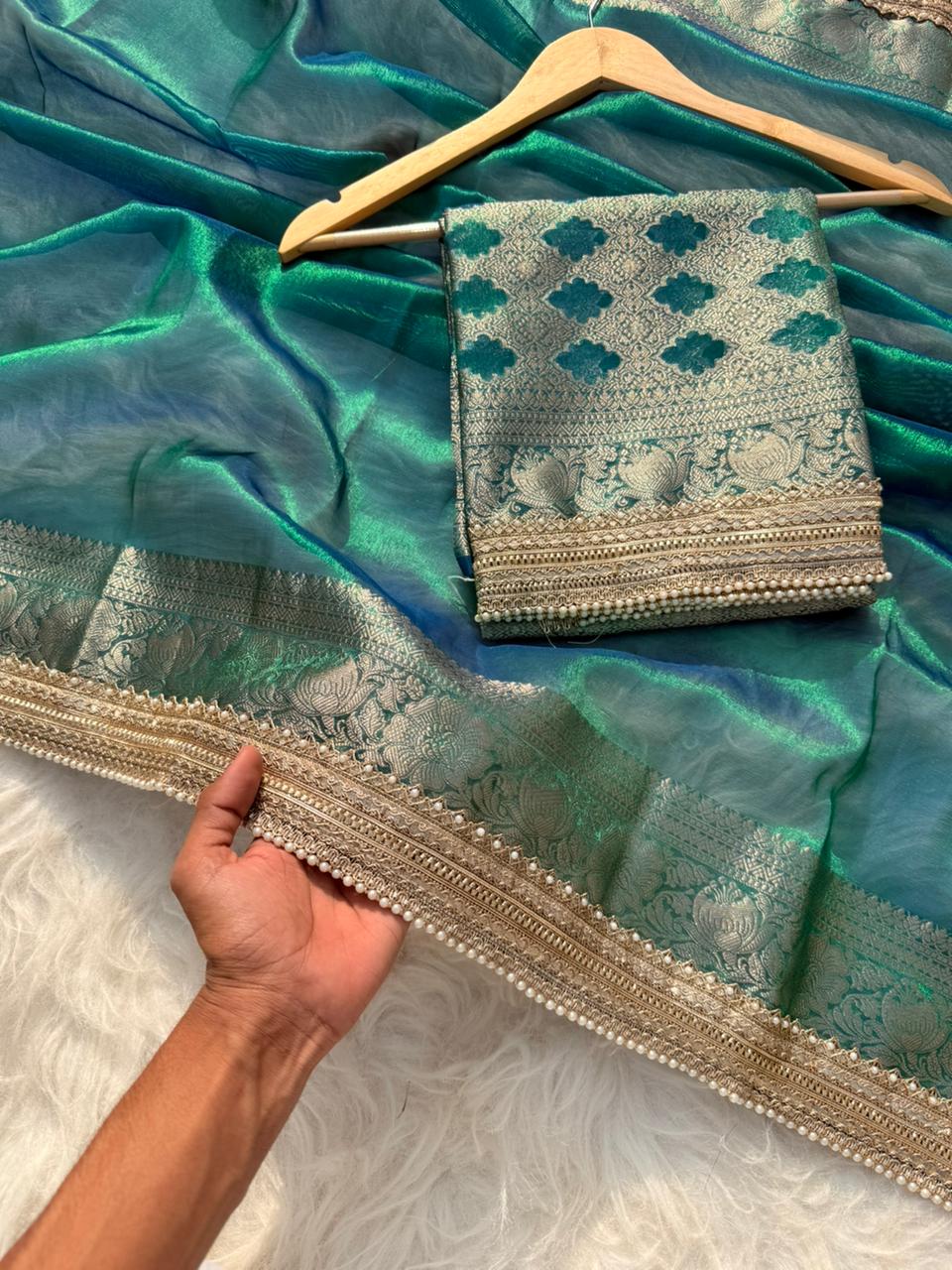 BEAUTIFUL BANARASI GLASS TISSUE SILK SOFT WOVEN LACE WORK SAREE