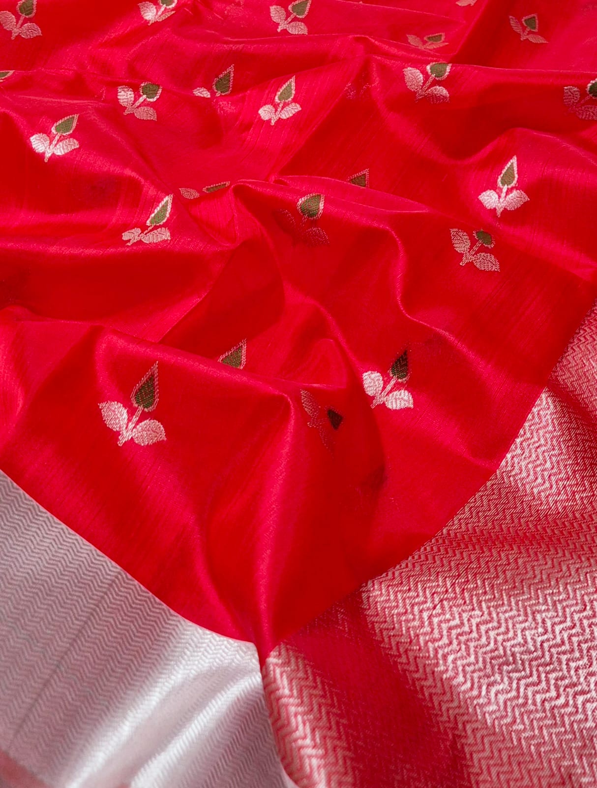 Timeless Grace – Handwoven Chanderi Classic