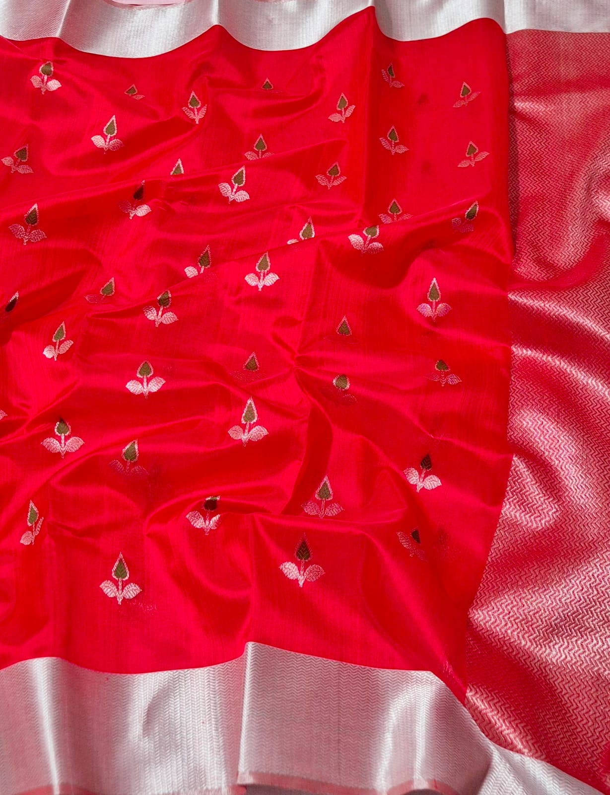 Timeless Grace – Handwoven Chanderi Classic