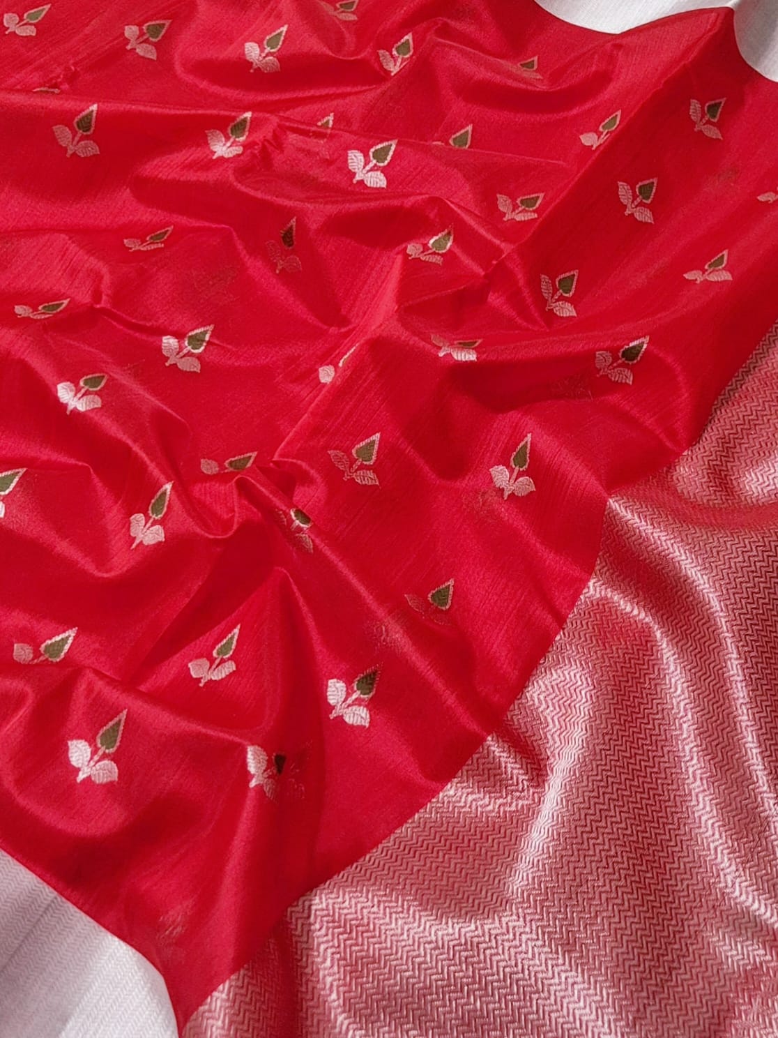 Timeless Grace – Handwoven Chanderi Classic