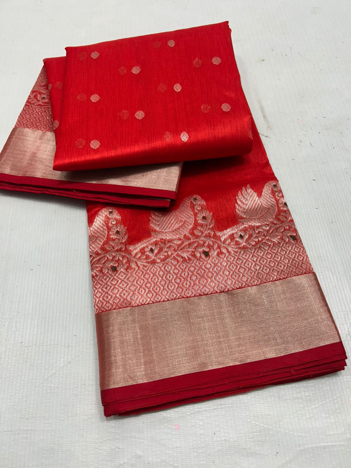 Elegance in Weave – Chanderi Handloom Saree with Ghani Butte Minakari