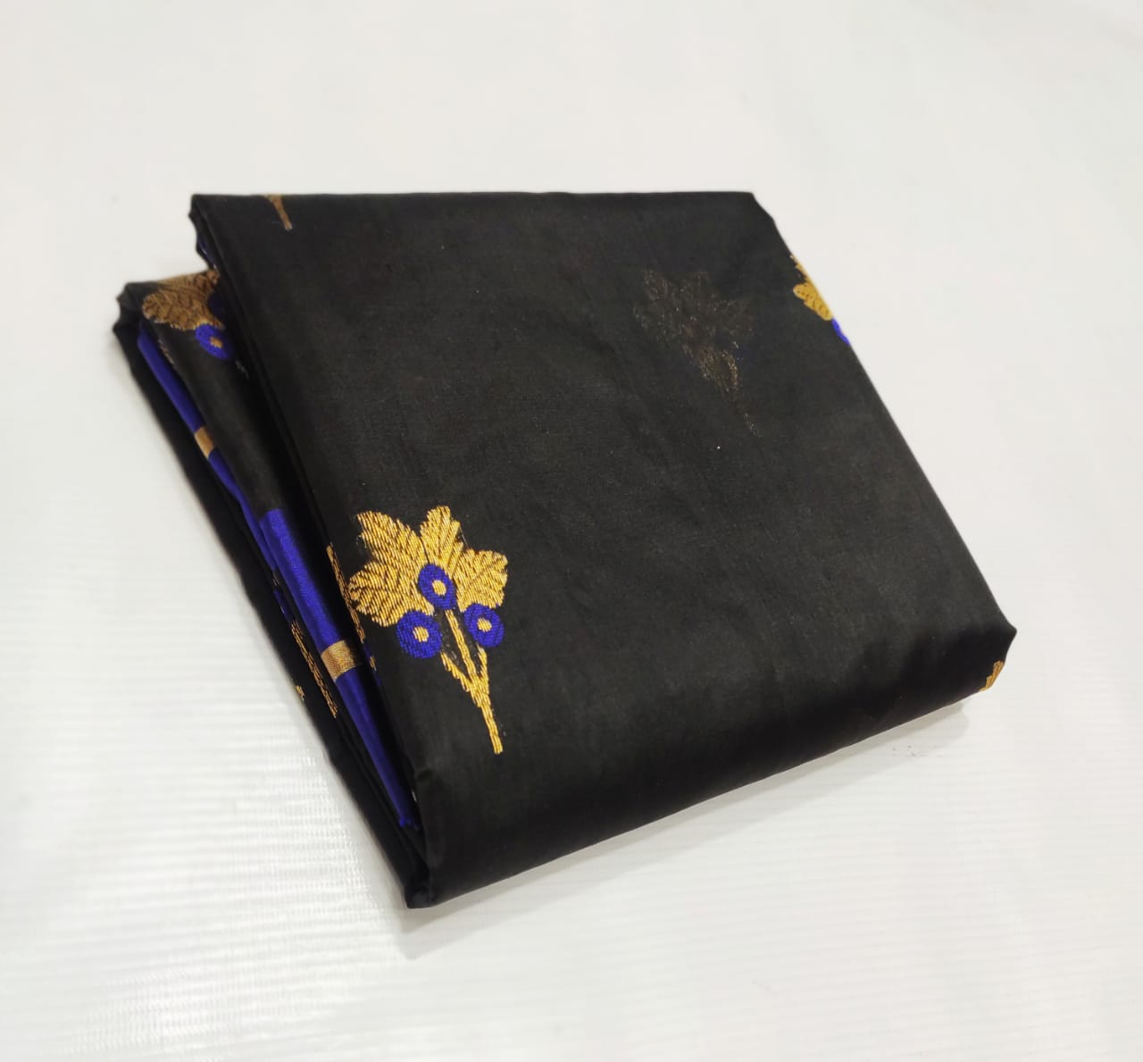 Elevate Your Ethnic Wardrobe with Timeless Chanderi Weaves