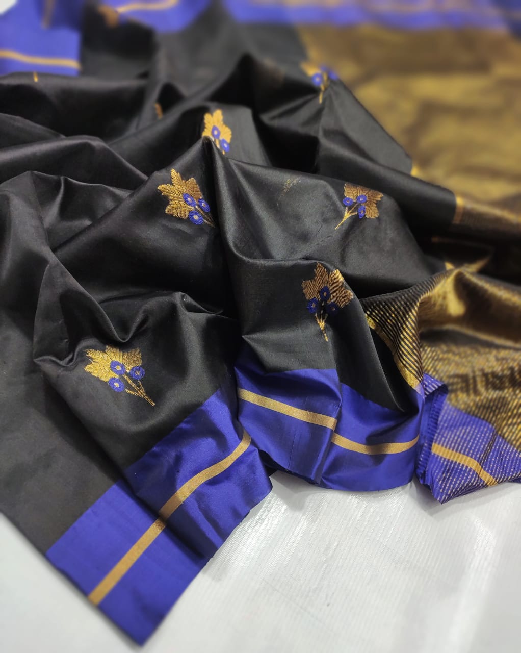 Elevate Your Ethnic Wardrobe with Timeless Chanderi Weaves