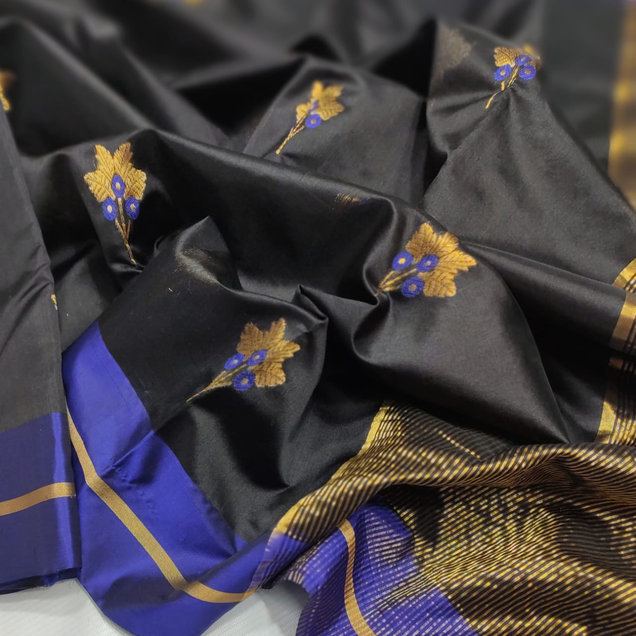 Elevate Your Ethnic Wardrobe with Timeless Chanderi Weaves