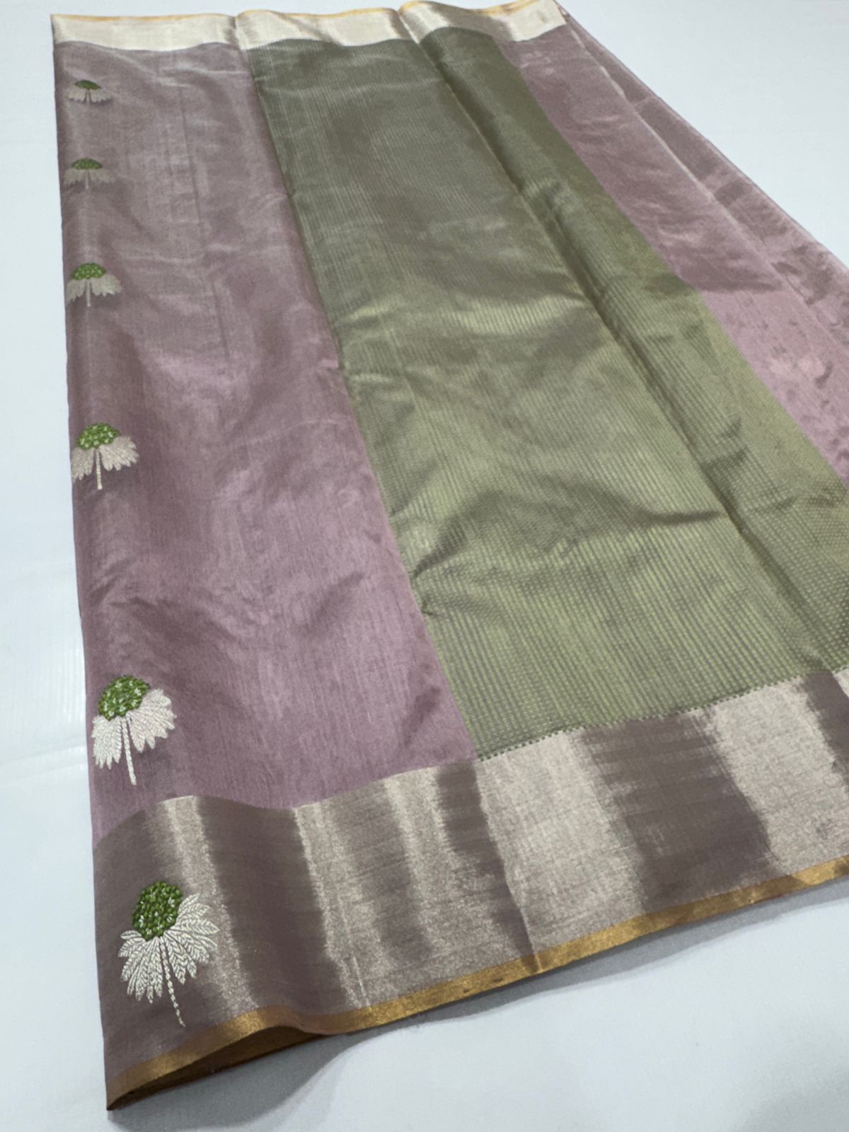 Premium Pattu Silk Saree with Refined Detailing