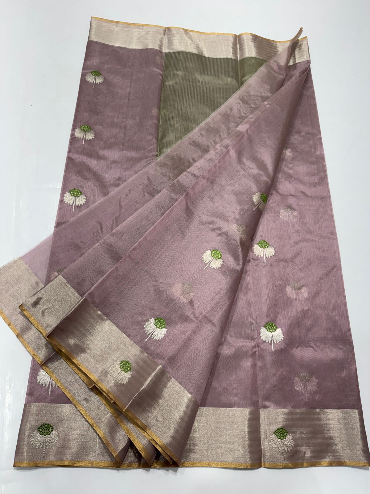 Premium Pattu Silk Saree with Refined Detailing