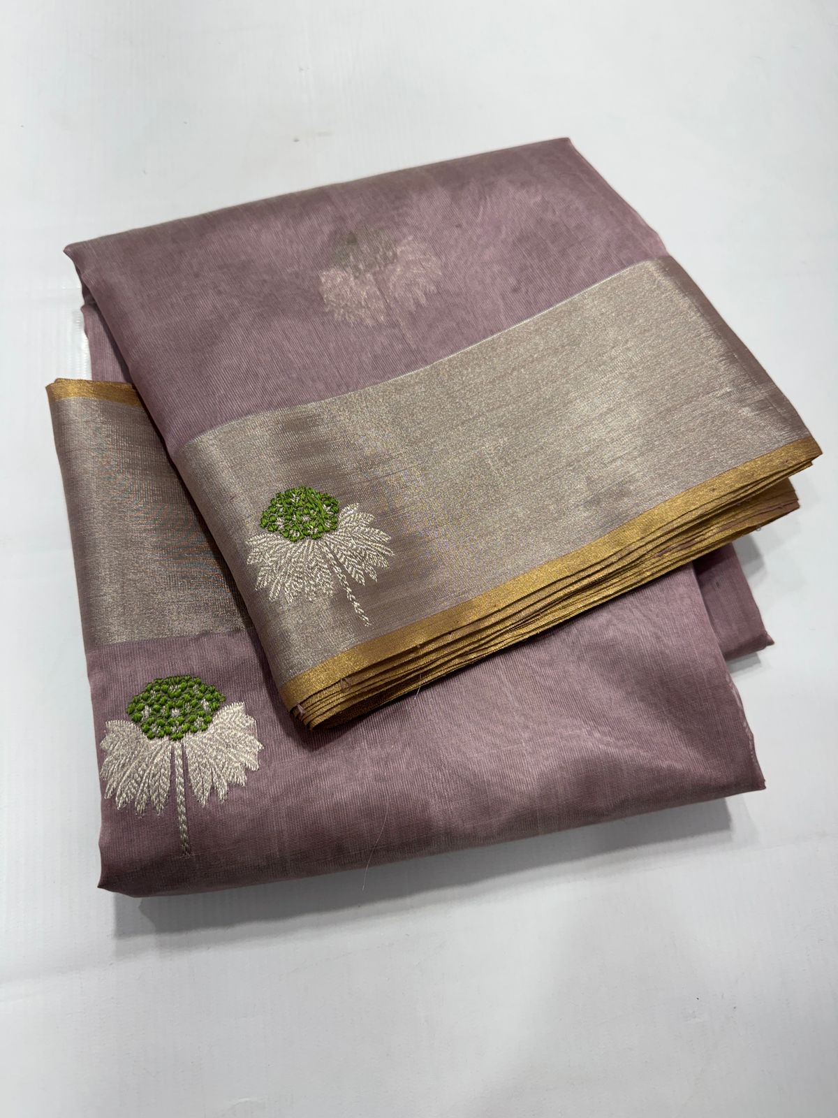 Premium Pattu Silk Saree with Refined Detailing