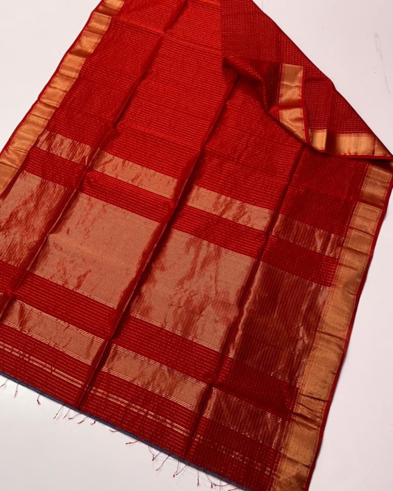 New Pull Red Maheshwari Handloom Silk Saree with Cotton & Golden Jari Border