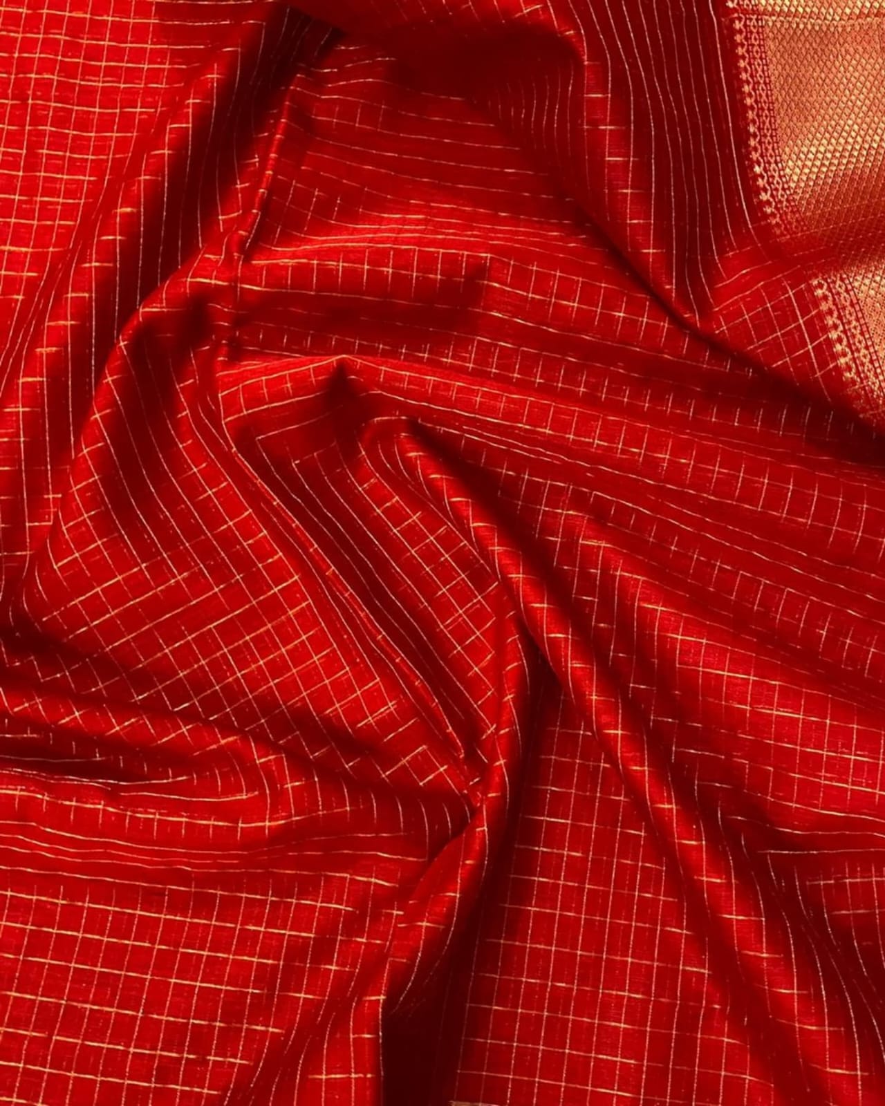 New Pull Red Maheshwari Handloom Silk Saree with Cotton & Golden Jari Border