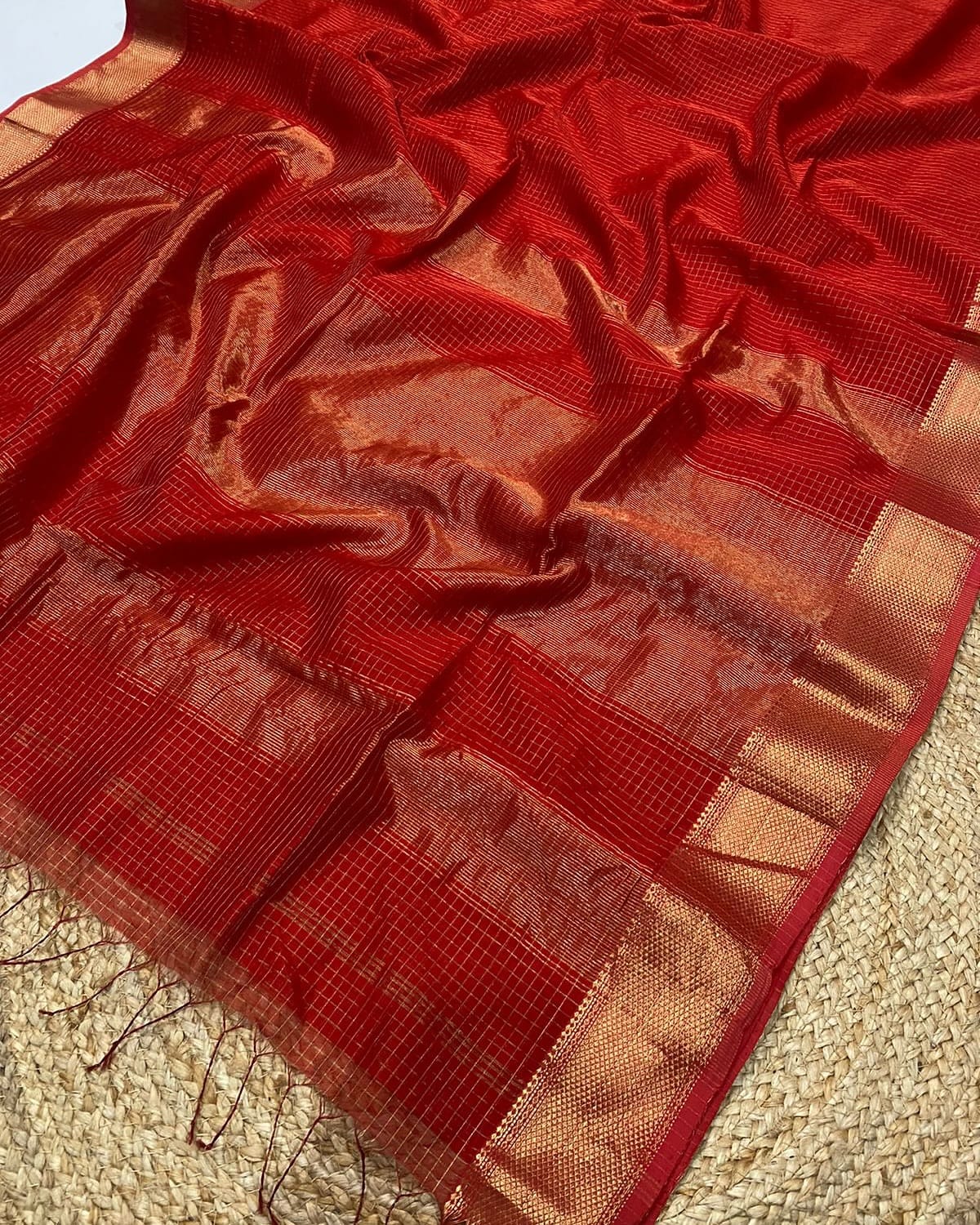 New Pull Red Maheshwari Handloom Silk Saree with Cotton & Golden Jari Border