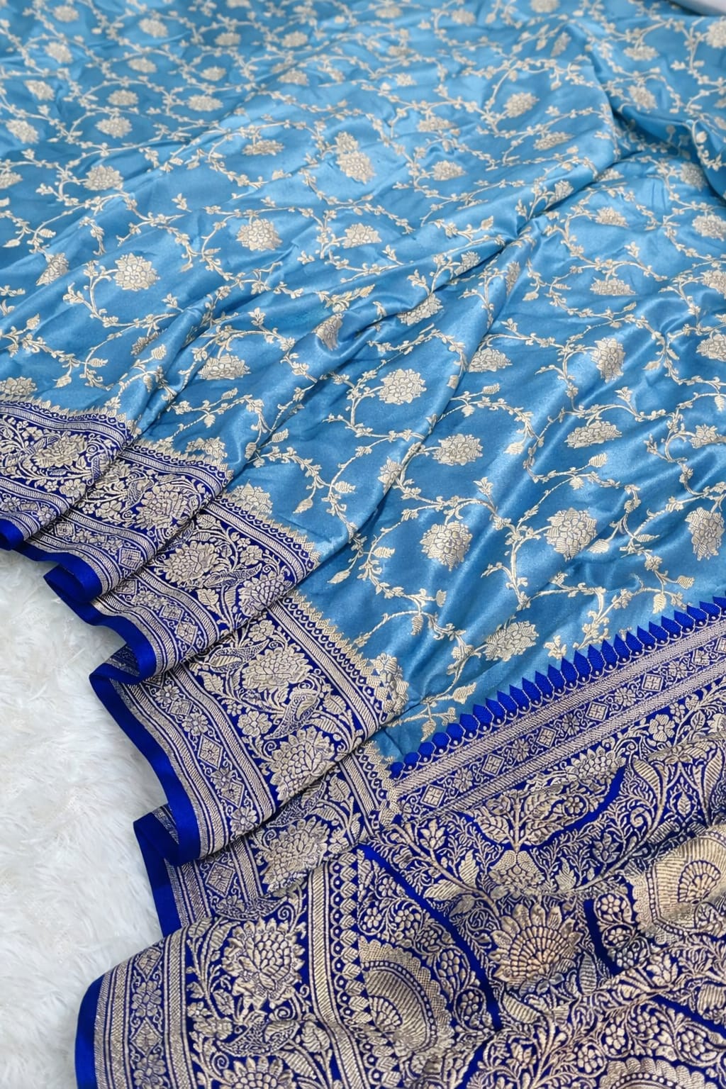 Royal Banarasi Handloom Mashru Silk Jaal Pattern Saree