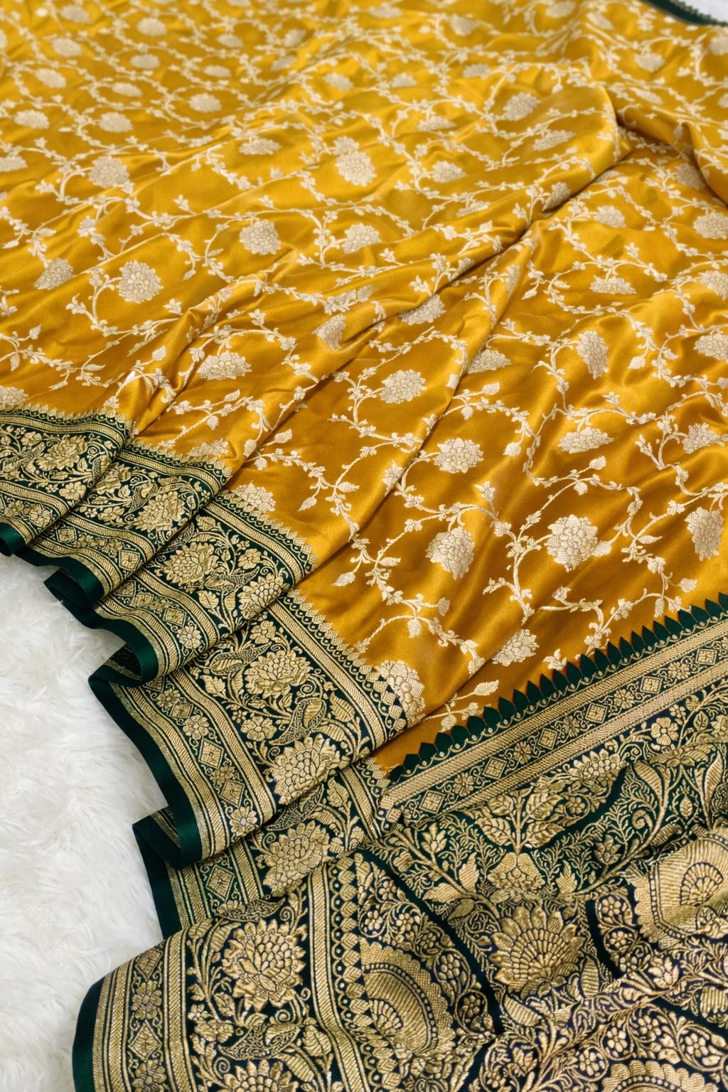 Beautiful Banarasi Handloom Mashru Silk Designer Jaal Saree