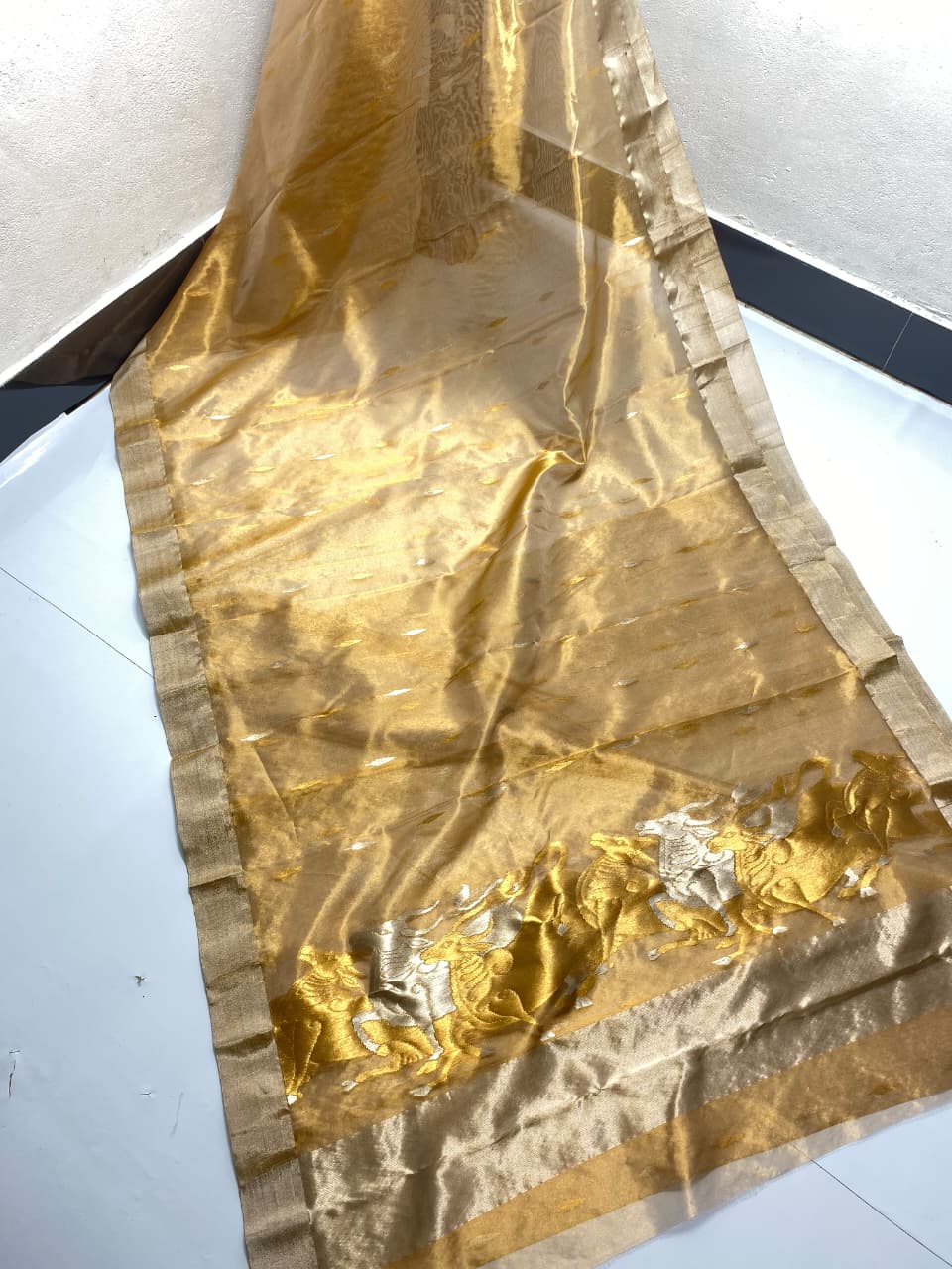 Elegant Chanderi Handloom Tissue Silk Saree with Zari Weaving & Butti Design