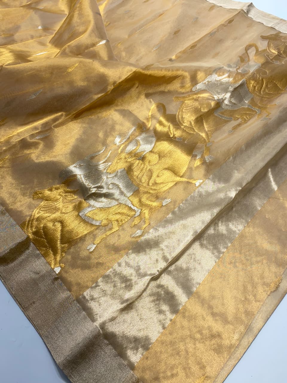 Elegant Chanderi Handloom Tissue Silk Saree with Zari Weaving & Butti Design