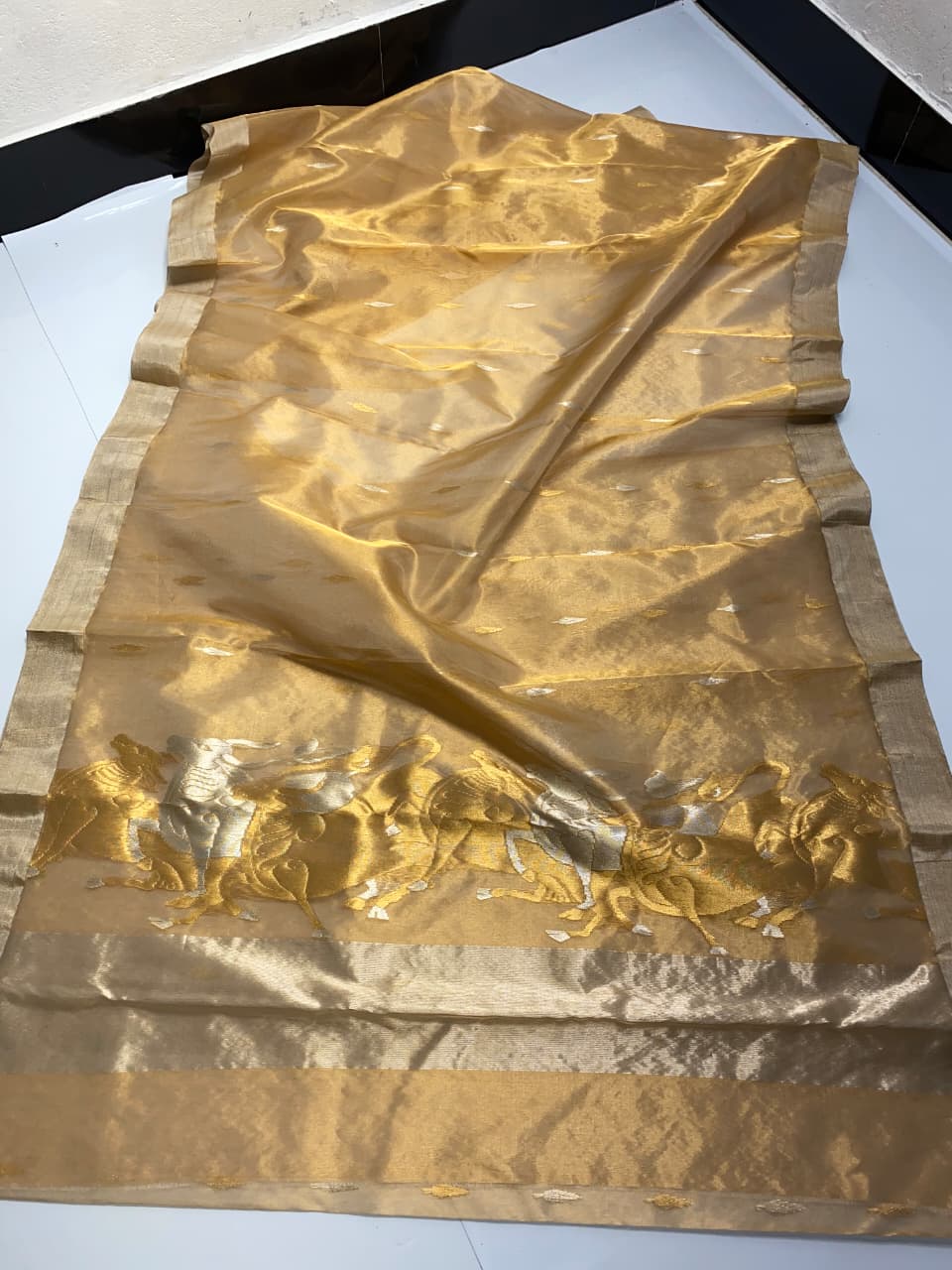 Elegant Chanderi Handloom Tissue Silk Saree with Zari Weaving & Butti Design