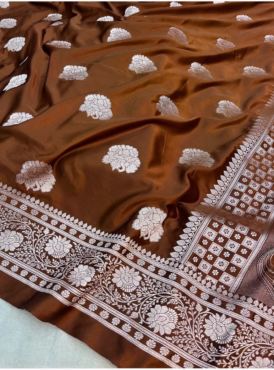 Beautiful Banaras Handloom Mashru Silk Woven Premium Quality Sarees