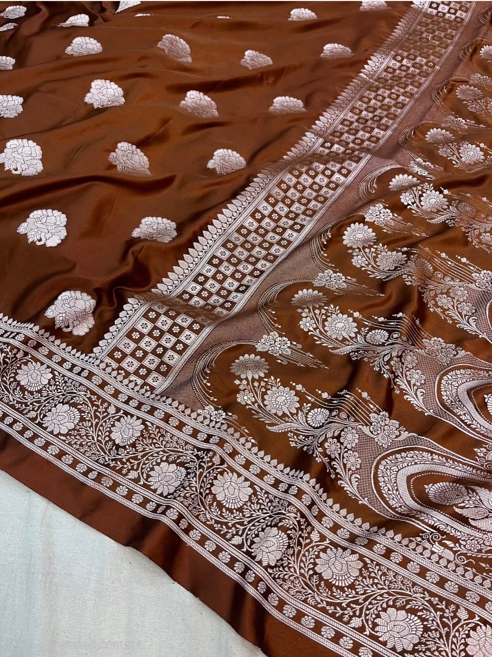 Beautiful Banaras Handloom Mashru Silk Woven Premium Quality Sarees
