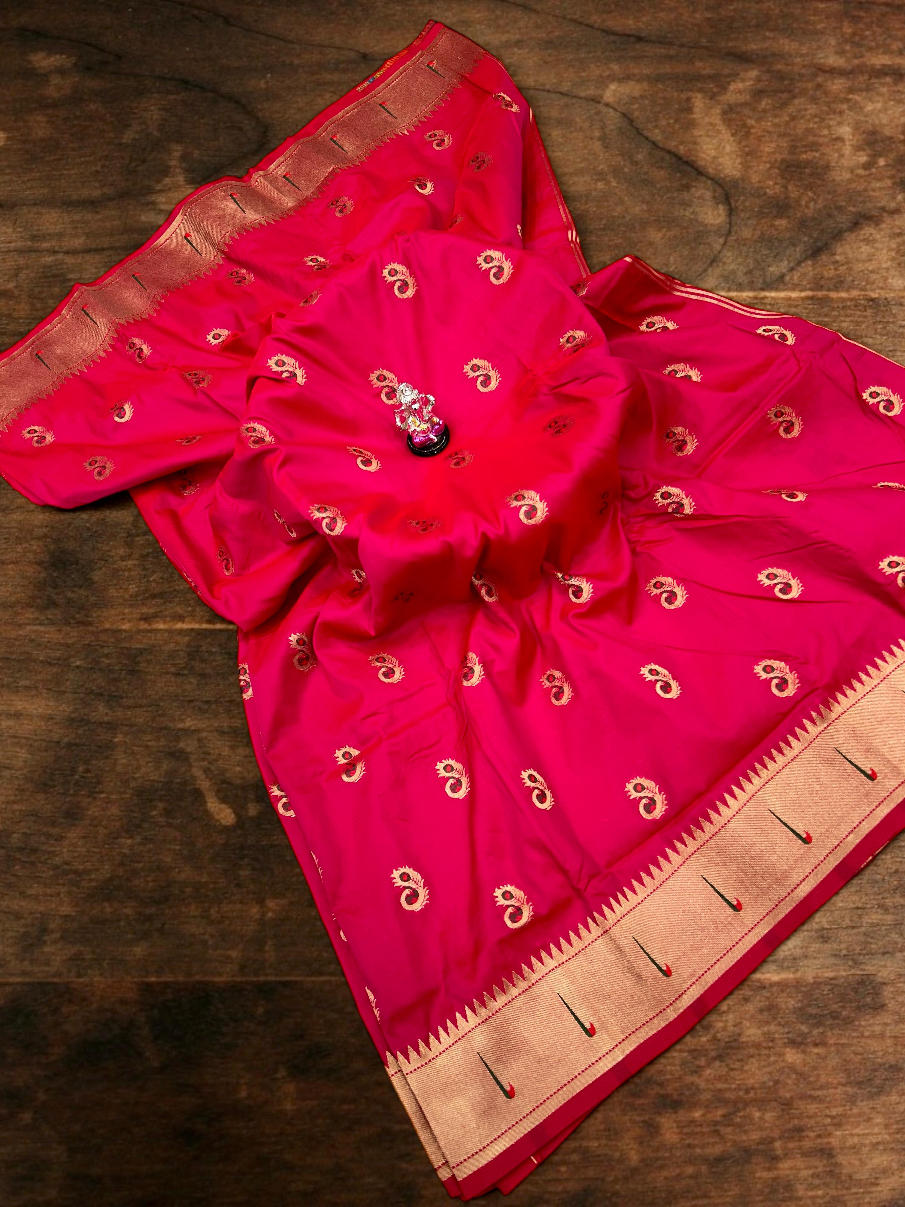 Radha Krishna Muniyaa Border Paithani Pink Saree