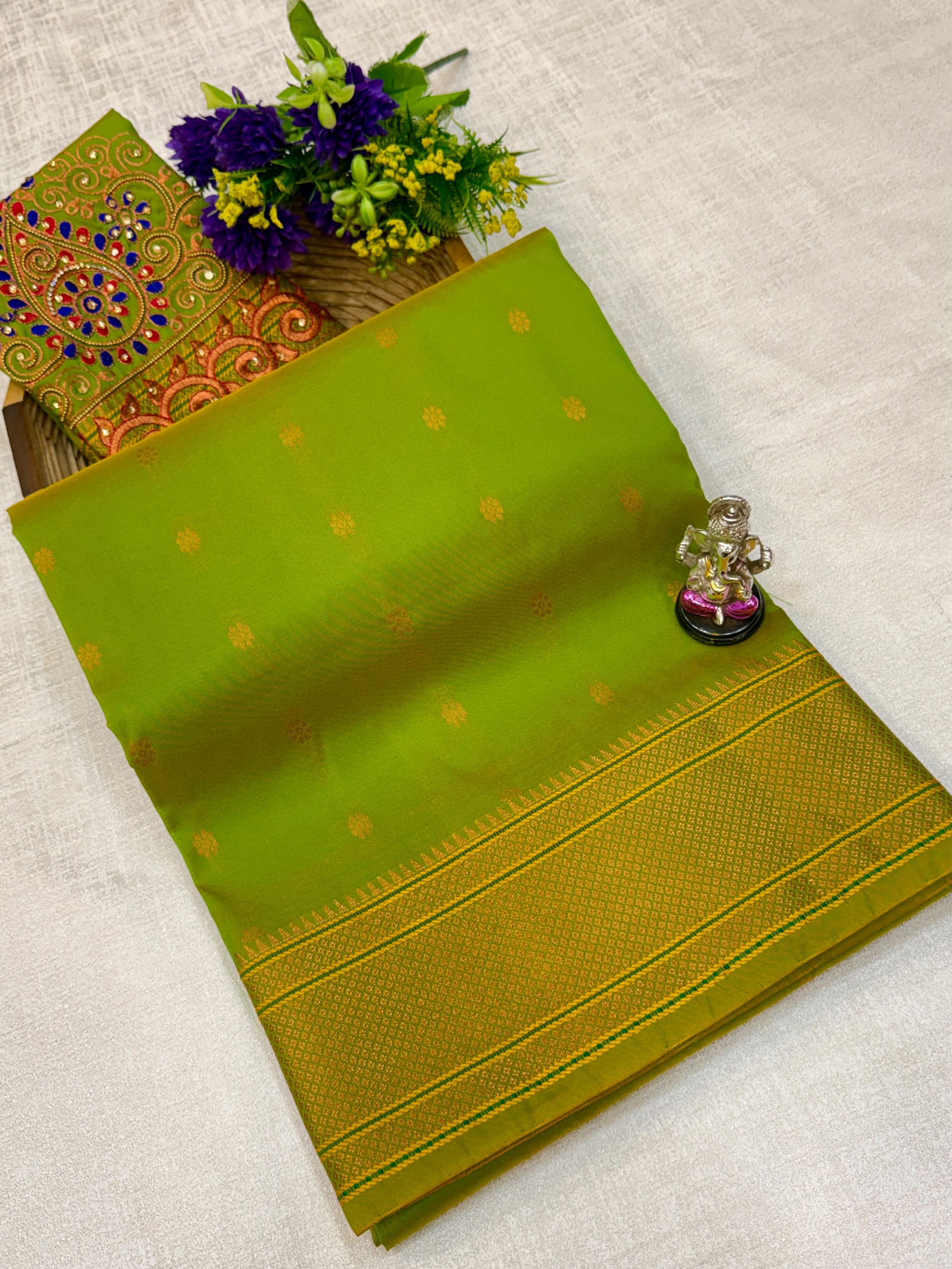 Kajal Kalanjali Paithani premium Tana silk saree with allover zari butti and rich zari pallu.