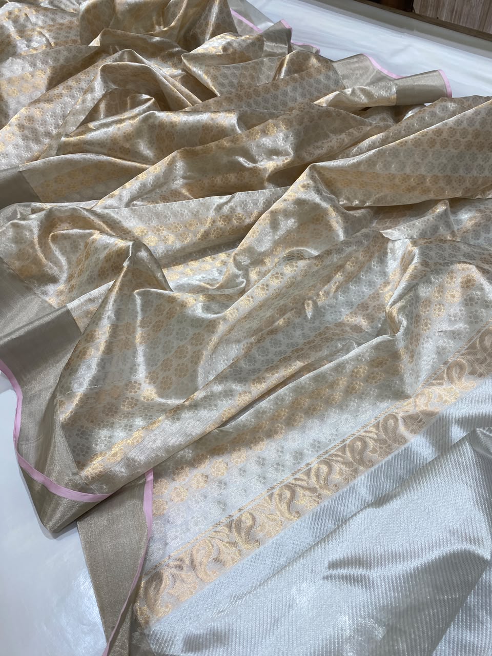 Chanderi Handloom Pattu Tishu Silk Saree With Blouse