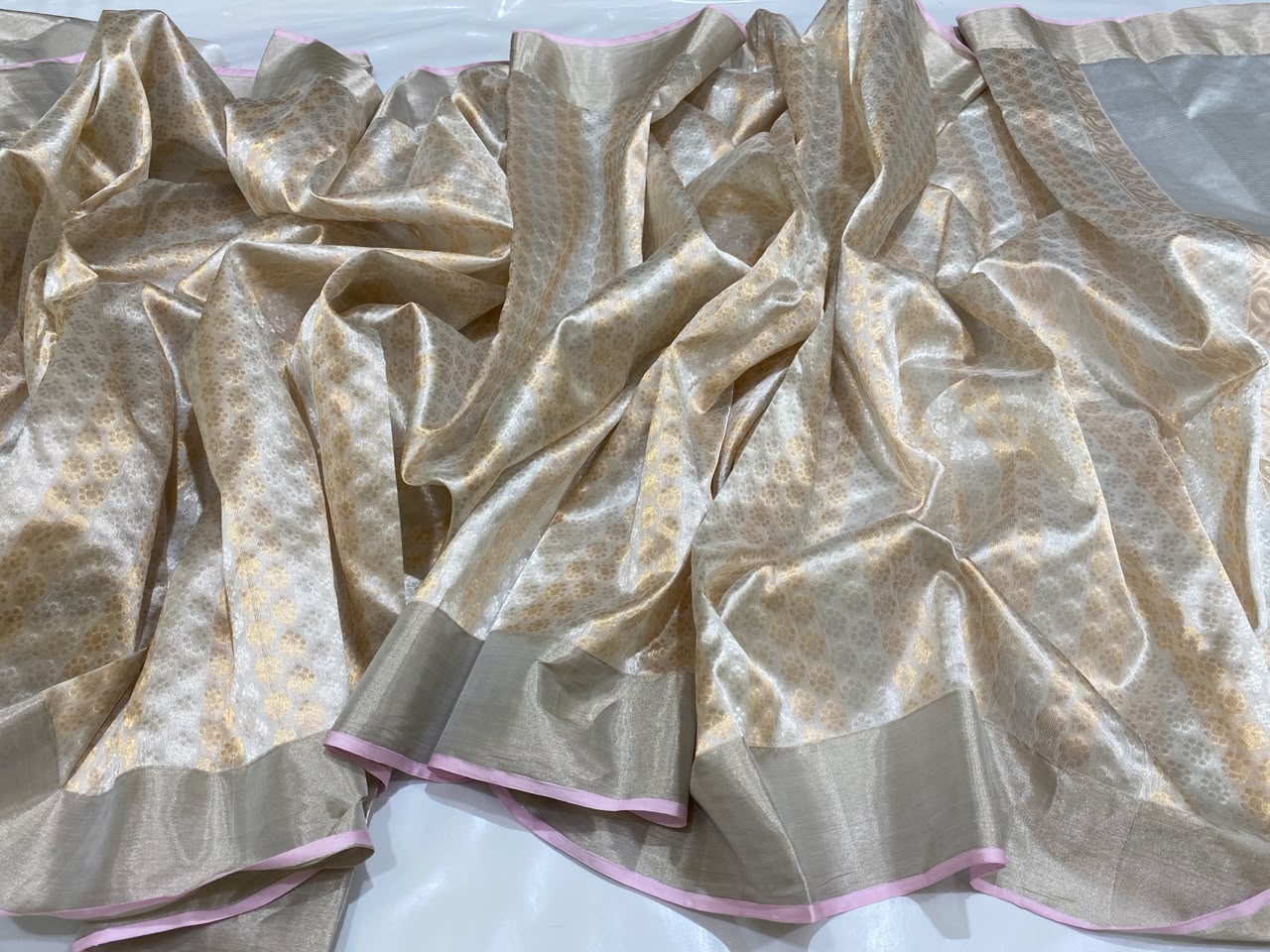 Chanderi Handloom Pattu Tishu Silk Saree With Blouse