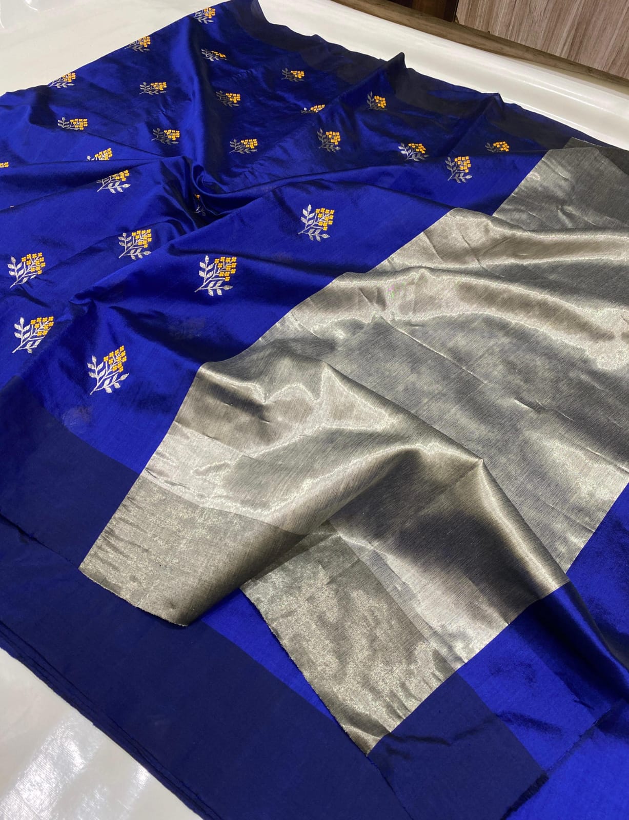 Chanderi Handloom Pattu Tissue Silk Saree With Blouse