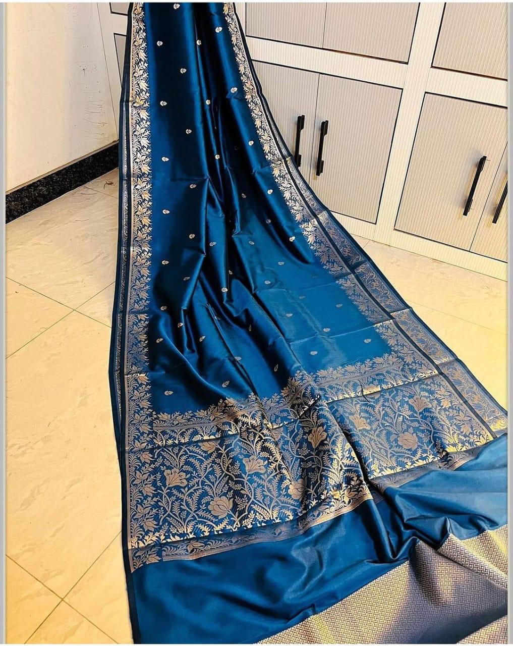 Beautiful Banarasi Semi Mashru Silk Woven Premium Quality Saree with Golden Zari Butti, Floral Zari Border, Rich Woven Pallu and Running Blouse Piece in Navy Blue